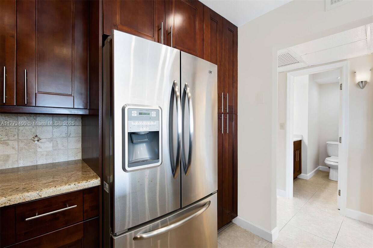 Foto principal - 619 Orton Ave