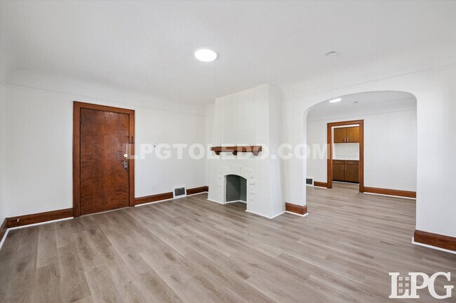 Foto del edificio - 4119 Kingsbury Ave
