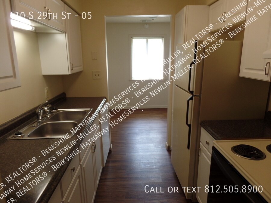 Building Photo - Meadow Green Apartments Across From Baesle...