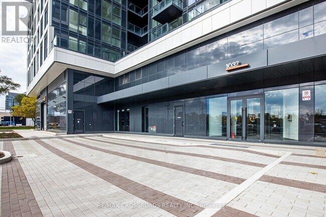 Building Photo - 1037 The Queensway