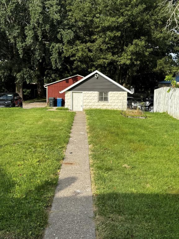 Foto del edificio - 129 Roscoe Ave