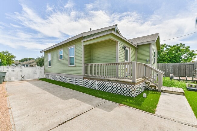 Building Photo - 5008 Avenue O 1/2