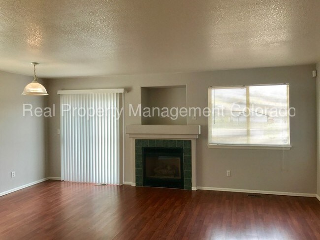 Building Photo - Awesome Townhome in Quail Run