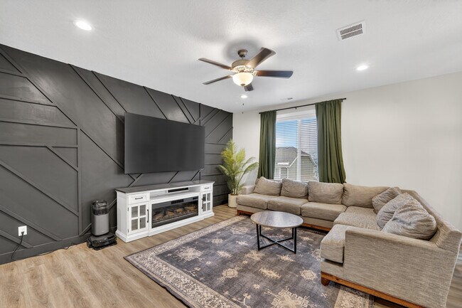 Building Photo - 3364 E Bluewater