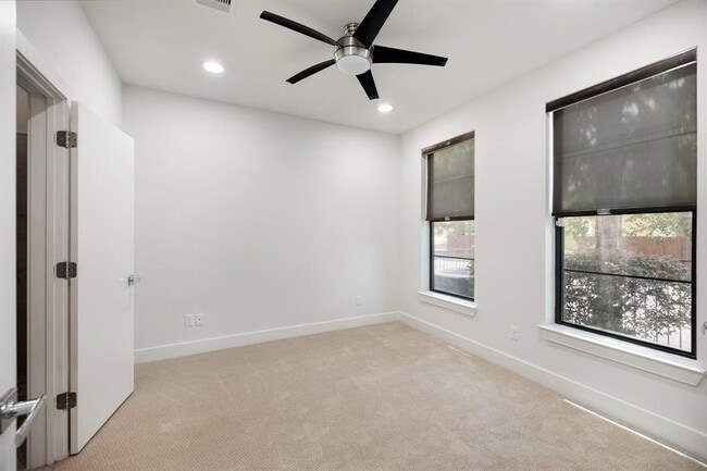 Building Photo - 1706 Ovid St