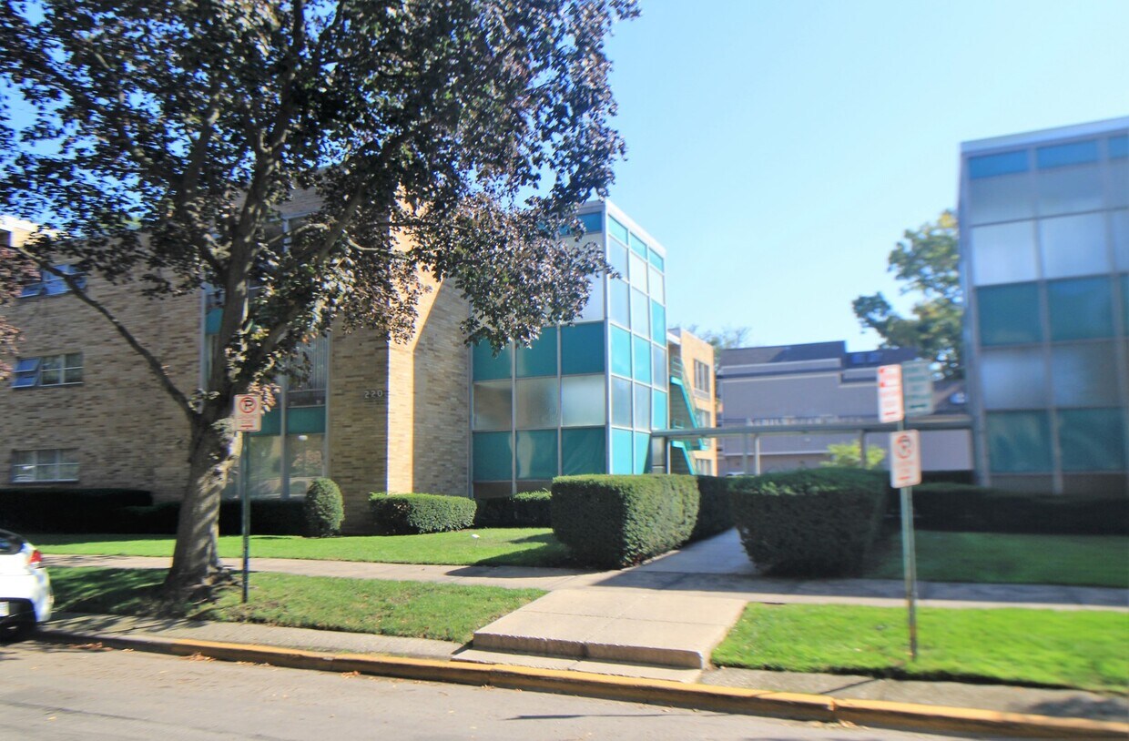 Primary Photo - 220 N Kenilworth Ave