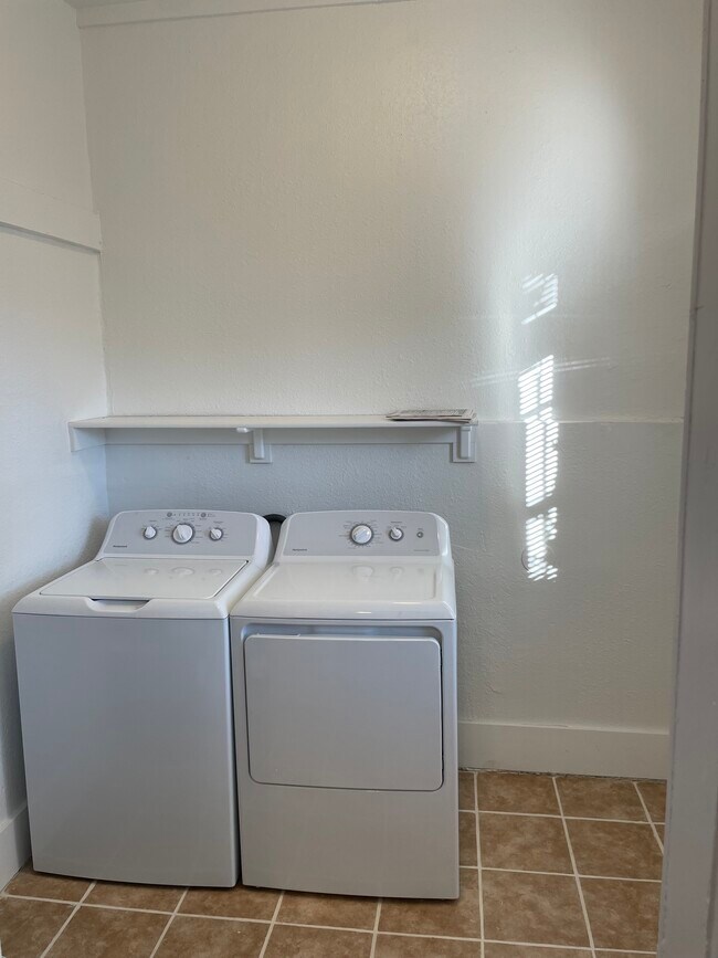 Laundry room inside unit - 4444 S San Pedro St