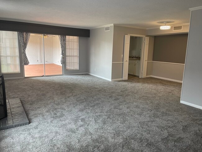Living area - 1526 S Alabama St