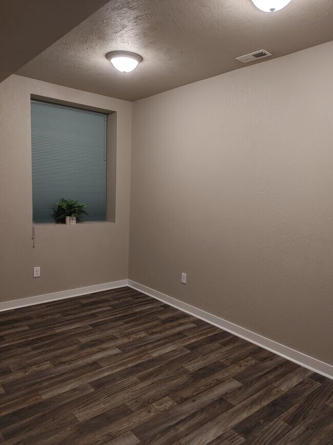 Foto del edificio - 1619 W Providence Ave