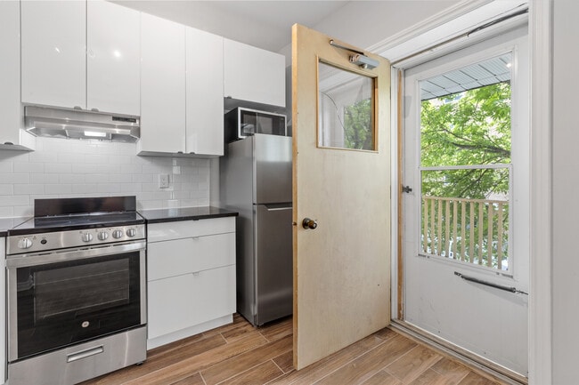 Building Photo - 139 Stewart St