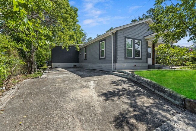 Foto del edificio - Fully renovated home close to downtown