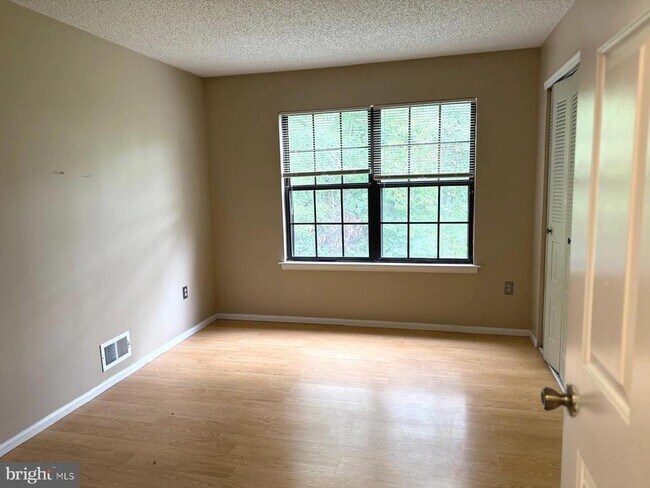 Building Photo - 31 Kite Ct