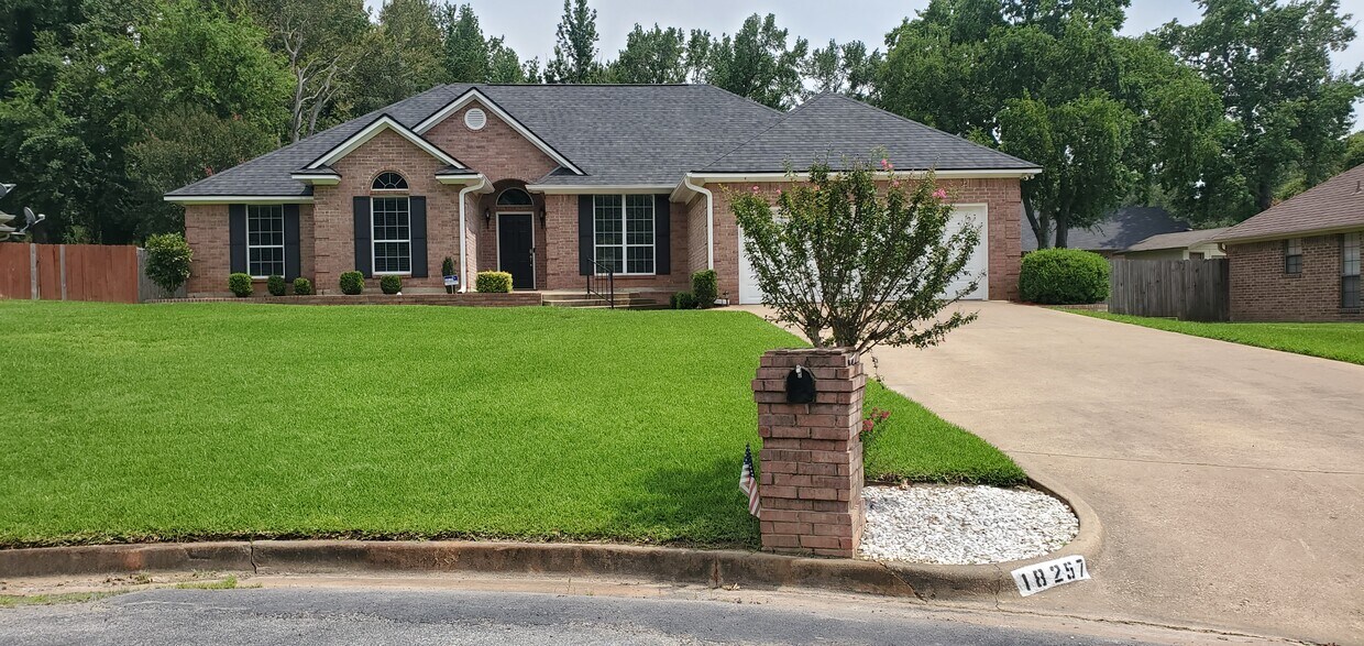 Foto principal - 18257 Springmill Ct