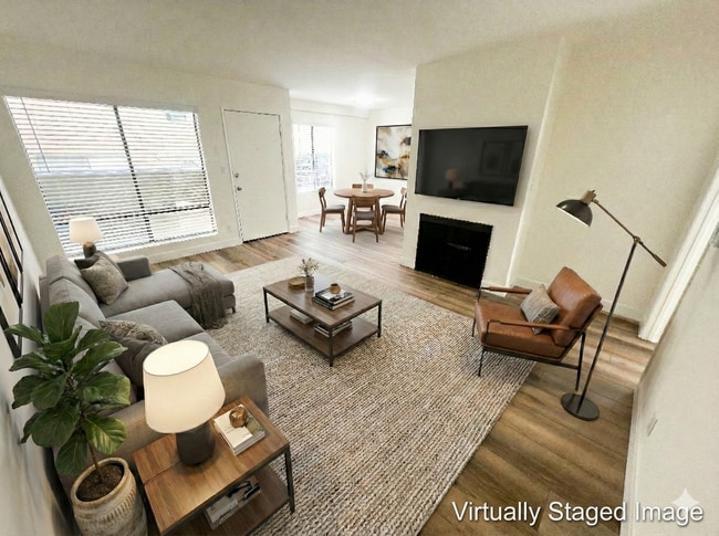 Building Photo - 824 Bay St