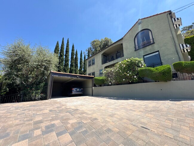 Driveway - 2343 Earl St