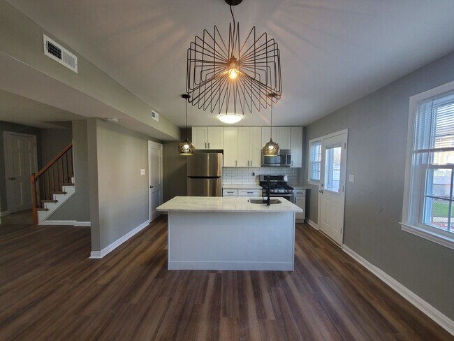 Building Photo - 1228 Meridene Dr