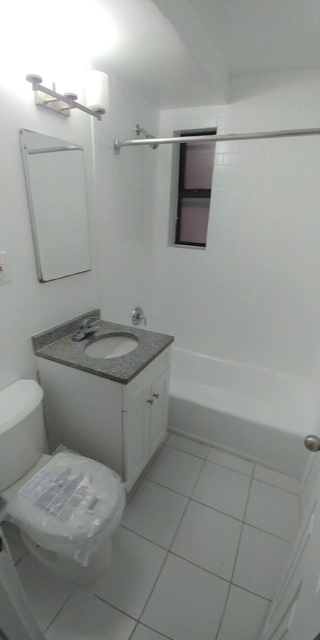Foto del edificio - 102-50 62nd Rd