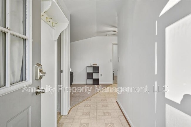 Building Photo - 121 Yorkshire Dr