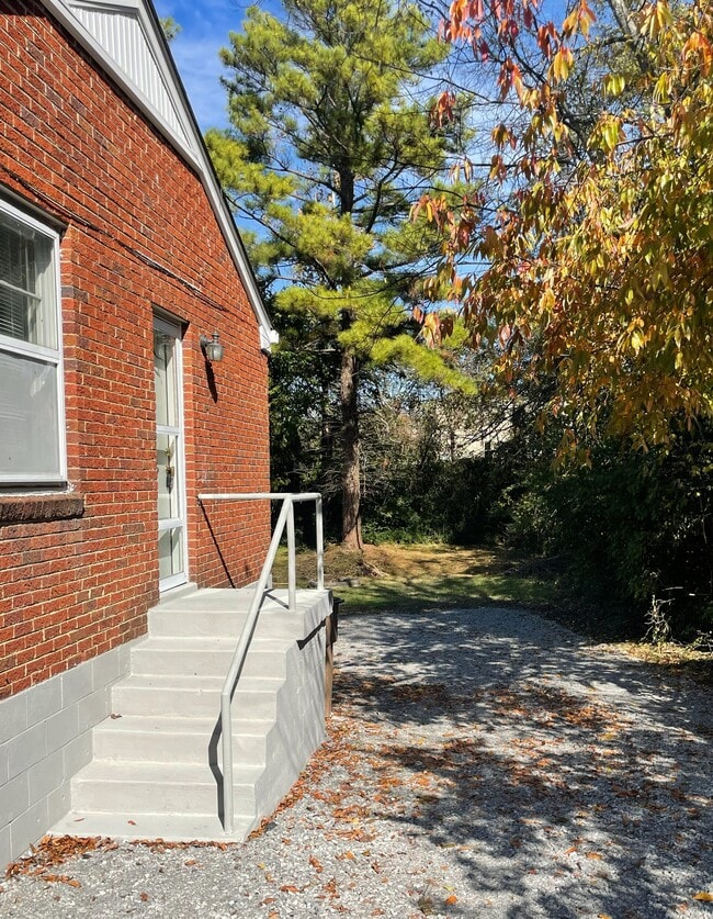 Foto del edificio - 2726 Wellman Dr