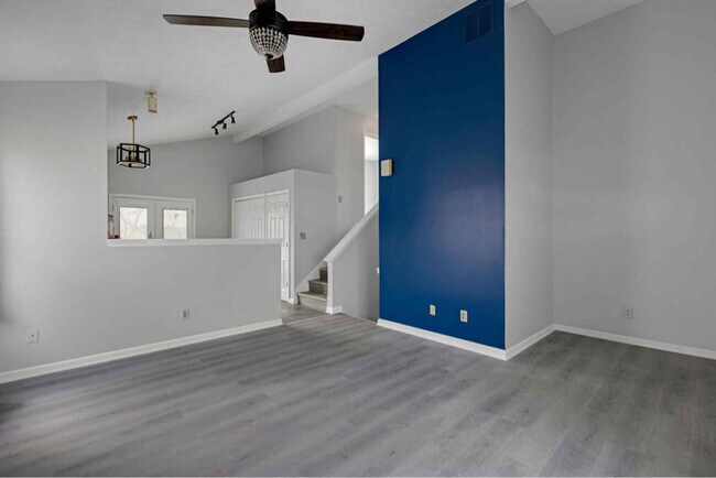 Building Photo - 8431 Country Club Blvd