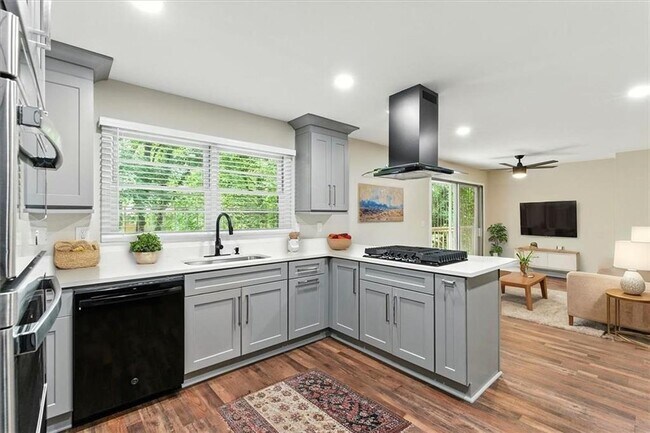Building Photo - 893 Woodmere Dr NW
