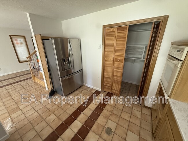 Building Photo - 500 Oakwood Pl NE