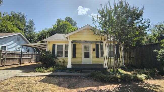 Photo - 1704 NW 41st St (Oklahoma City, OK) House