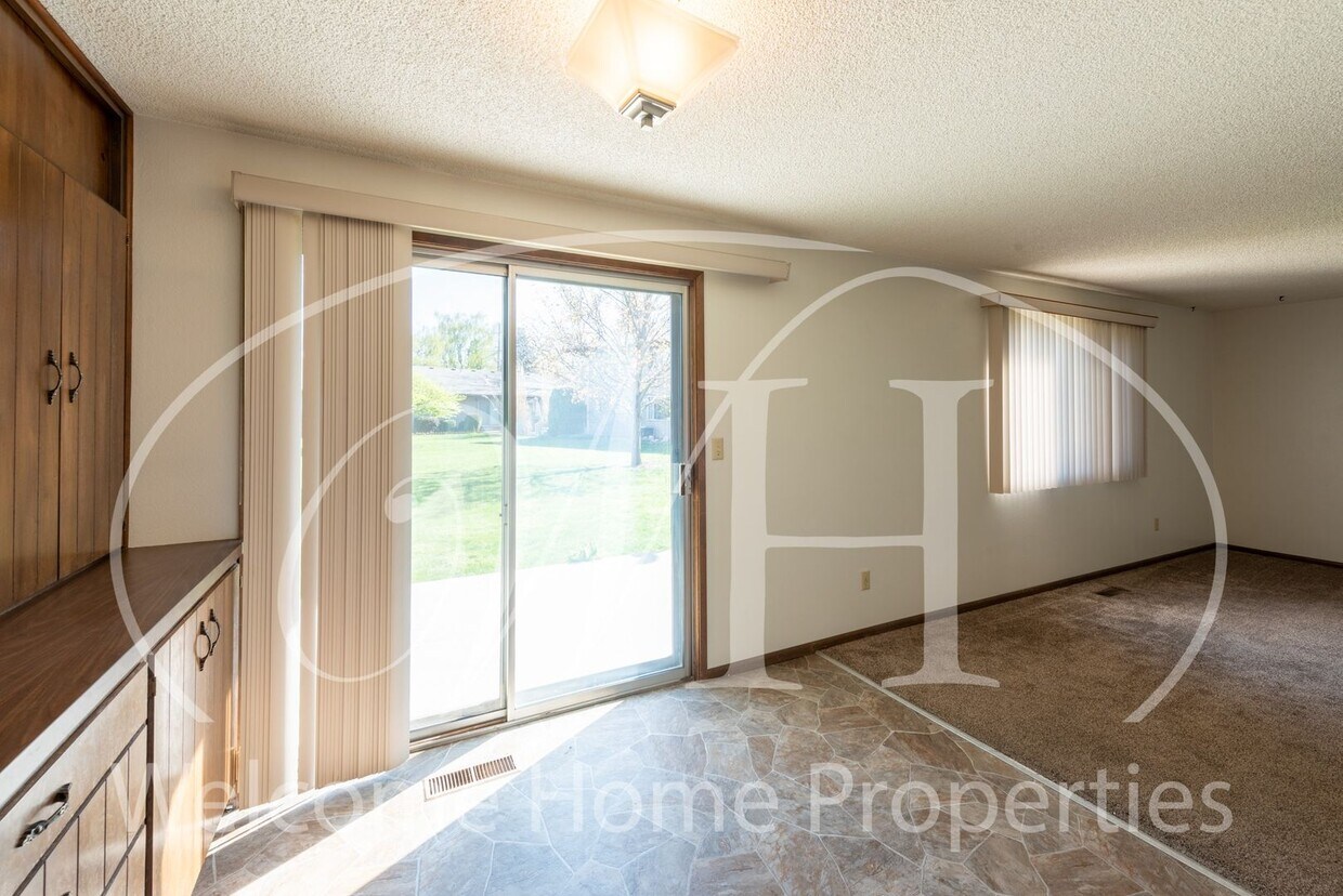 Foto principal - Great 2 Bedroom Condo with Storage and Out...