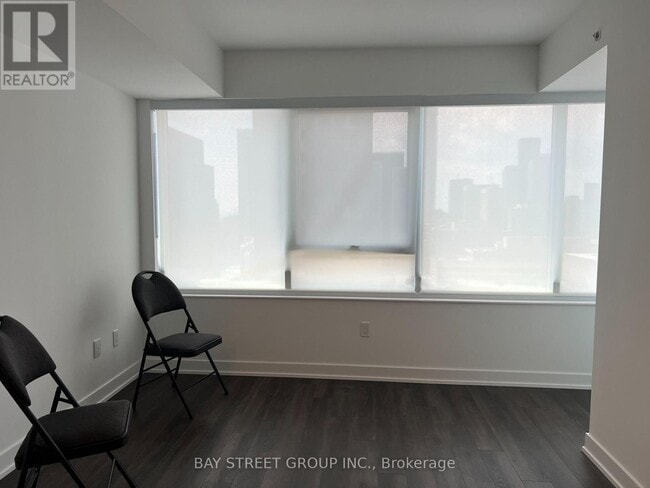 Building Photo - 609 Sherbourne St