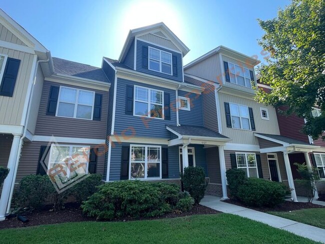 Building Photo - Great Location! 3 Story, 3 Bedrooms, 3.5 B...