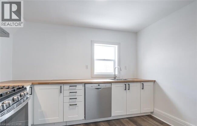 Building Photo - 198 Sherman Ave N