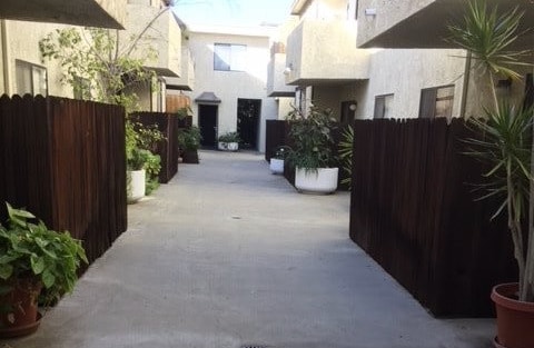 Courtyard - 5435 Kester Ave