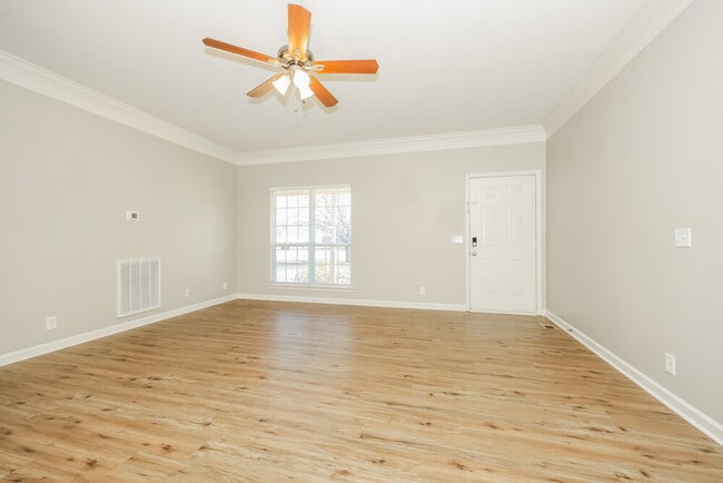 Foto del edificio - 2651 Battleground Dr