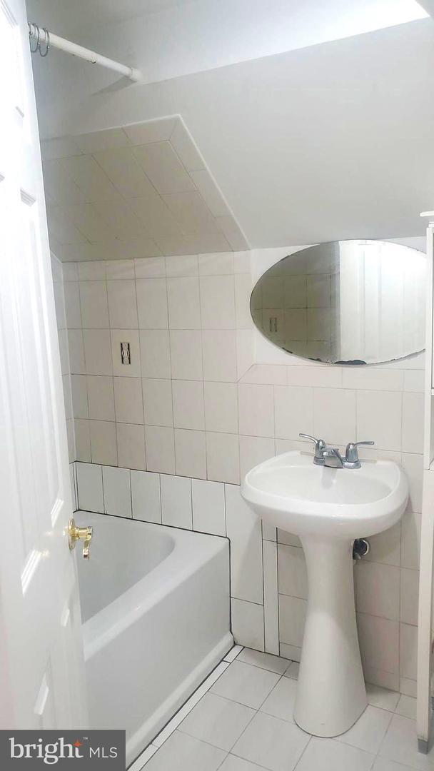 Building Photo - 1356 Independence Ave SE