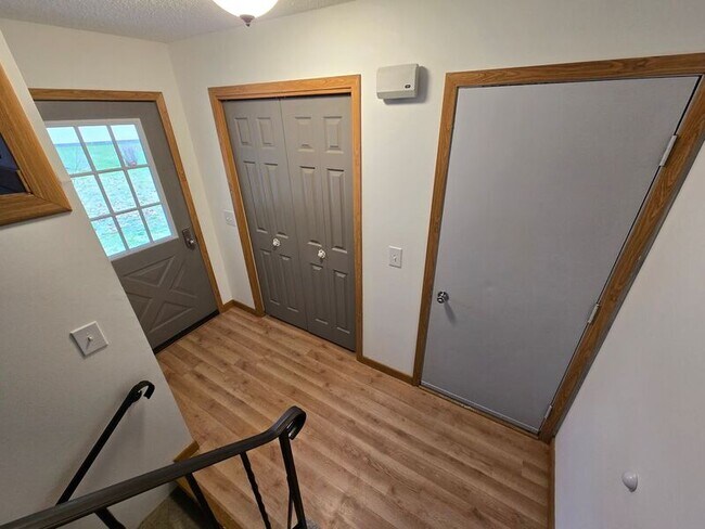 Foto del edificio - 8627/8635 Woodlawn Dr