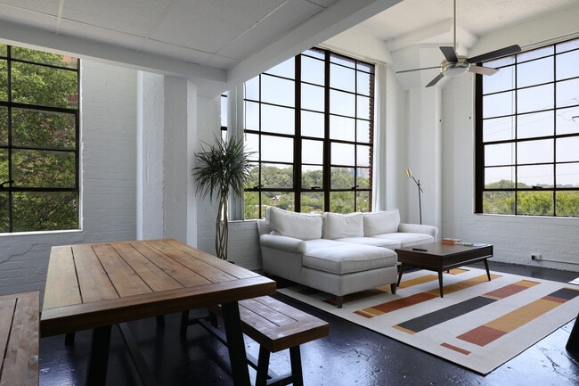 Factory windows Corner Living room - Ford Factory Lofts