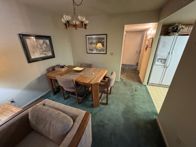Foto del edificio - 2BR Bedroom 2BA "Split Level Condo and is ...