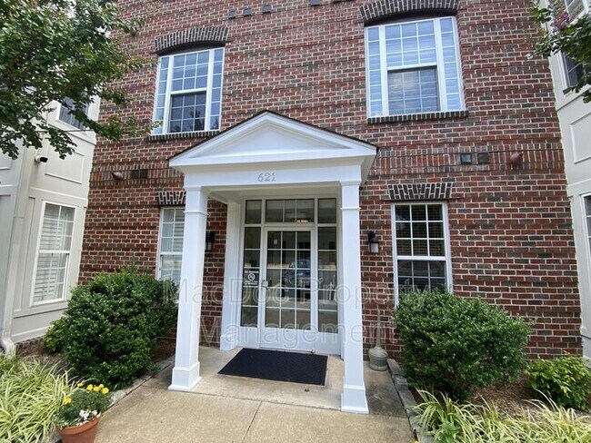 Foto del edificio - 621 Cobblestone Blvd