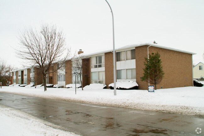 Foto del edificio - 16840 E 11 Mile Rd