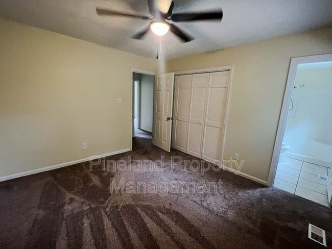 Foto del edificio - 544 Hilliard Dr