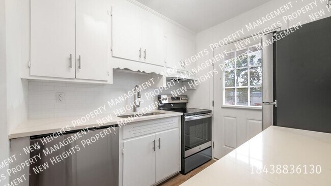 Building Photo - Comfy Condo within walking distance to She...