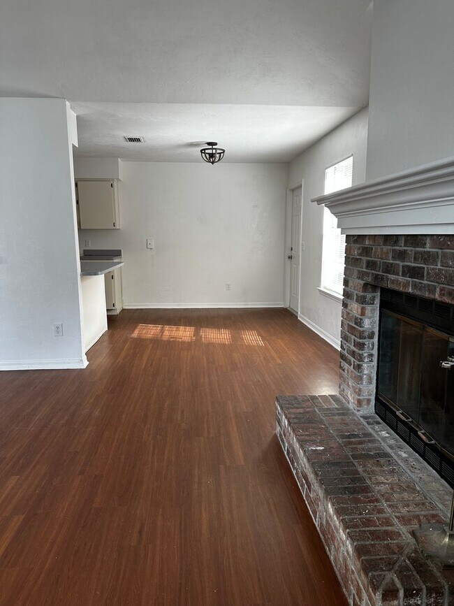 Foto del edificio - 3 Bed/ 2 Bath Home in Serenola Manor