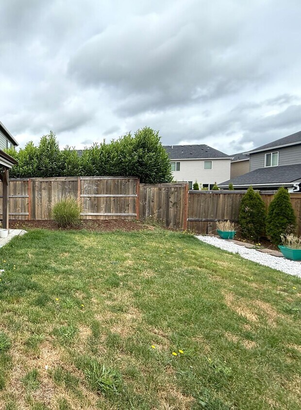 Building Photo - Spacious & Modern 4-Bed, 2.5-Bath Home in ...