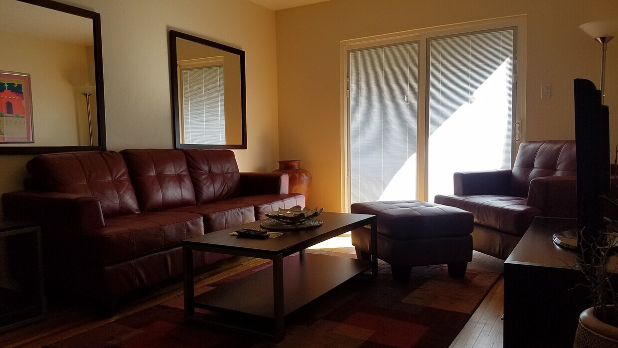 Foto principal - 300 E 18th St