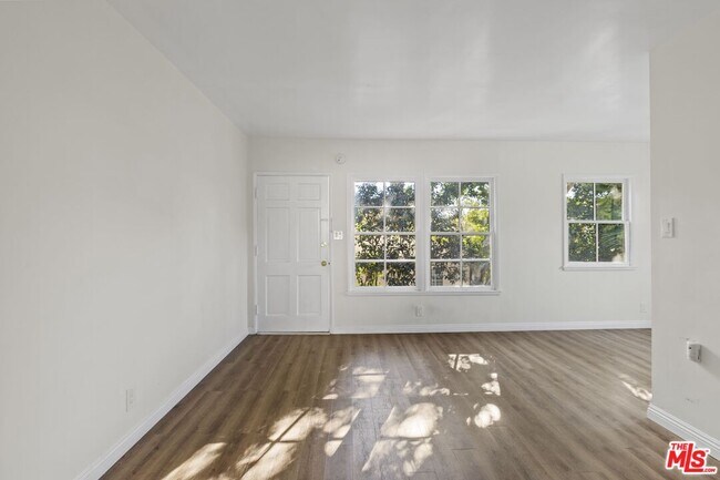 Foto del edificio - 1318 S Barrington Ave