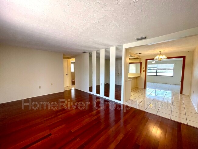 Foto del edificio - 4717 Phoenix Ave