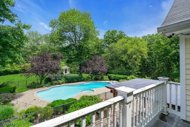Foto del edificio - 60 Dogwood Ln