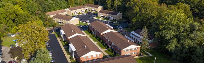 Building Photo - Lynnebrook Gardens Apartments