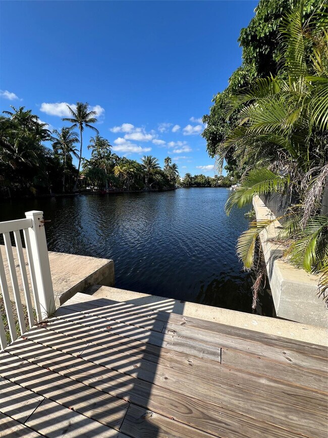 Building Photo - 1814 E Oakland Park Blvd