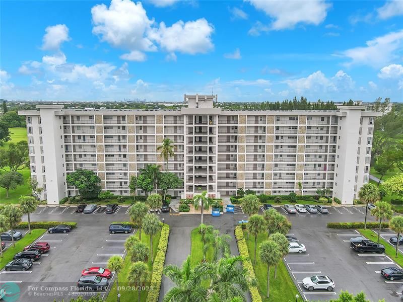 Primary Photo - 3150 N Palm Aire Dr